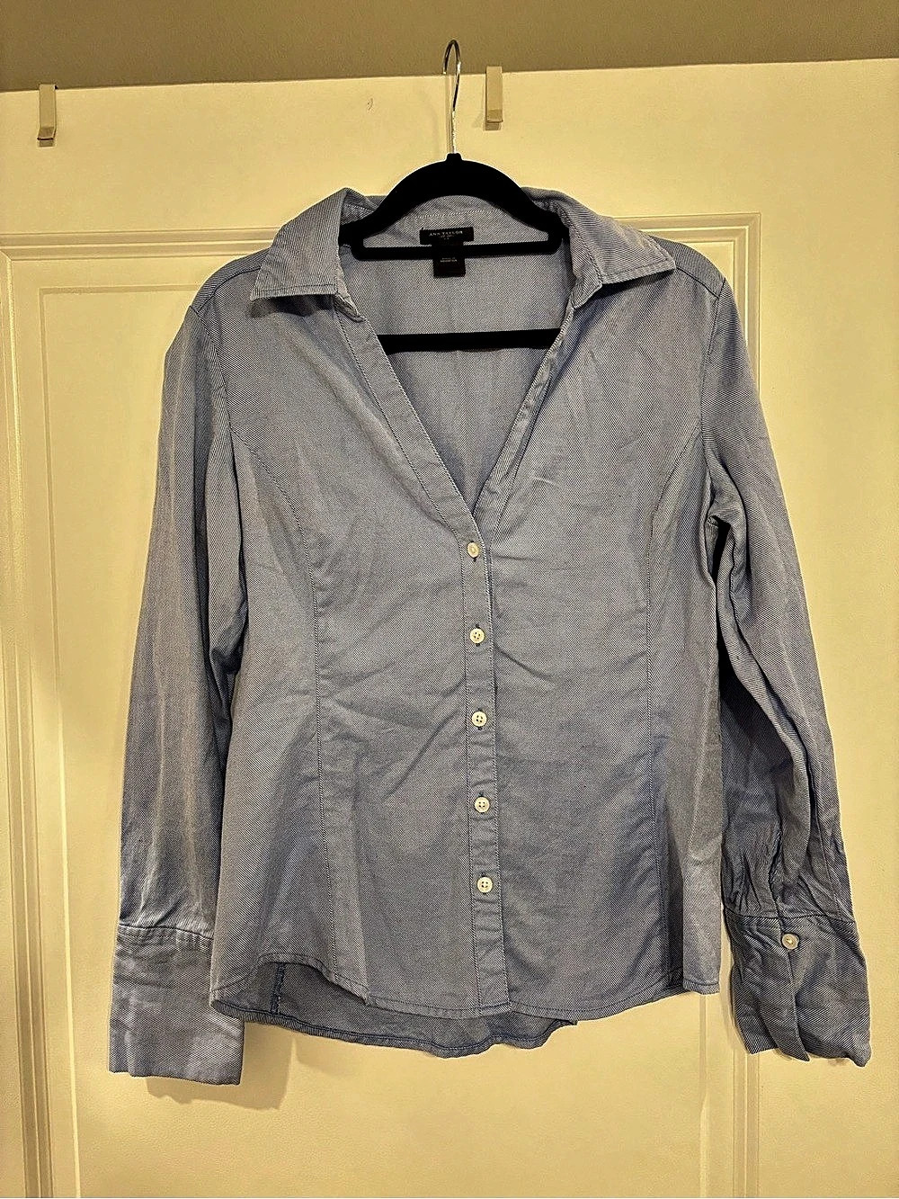 Ann Taylor Blue & White Striped Button-Down Size Medium/4